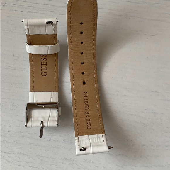 3 strap Guess watch - Picture 5 of 12